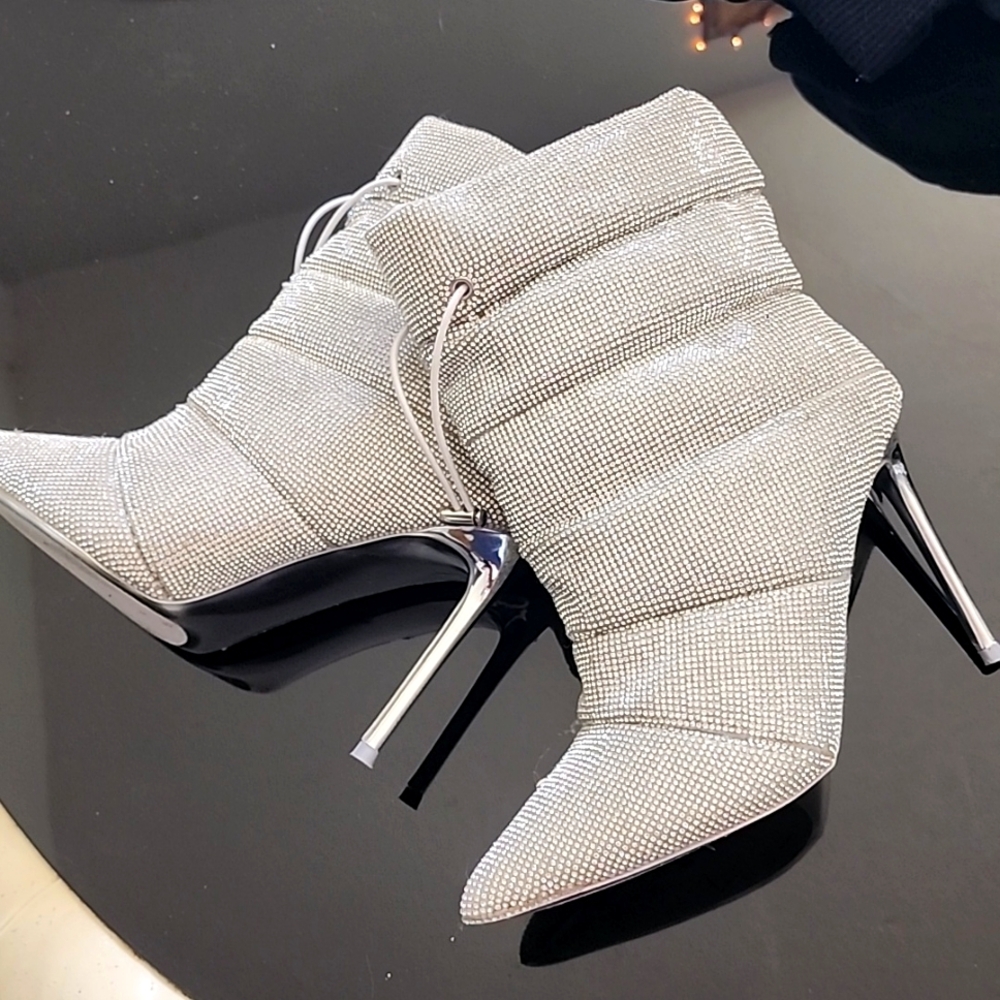 Rhinestone MOON BOOTS!  Steve Madden Size 9